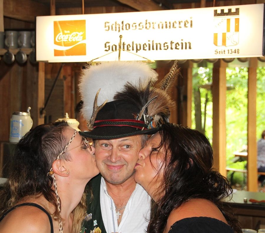 Burgherr Säp mit zwei Damen